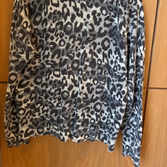 Pre-Loved Minnie Rose Distressed Grey Leopard Cashmere Sweater - Women's Large - Picture 5 of 9